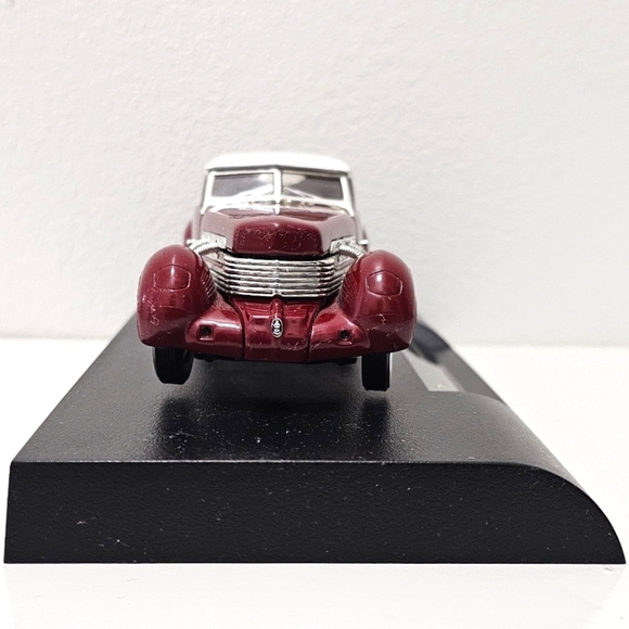 Signature Models 1937 Cord 812 Supercharged Coupe Diecast Car Model - Picture 13 of 15
